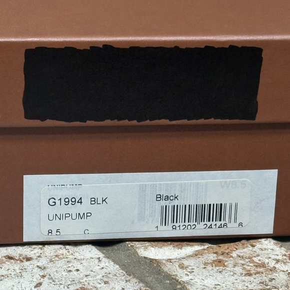 Coach Black Patent Leather Kitten Heels Pointed Toe Size 8.5 Brand New in Box - Picture 5 of 8